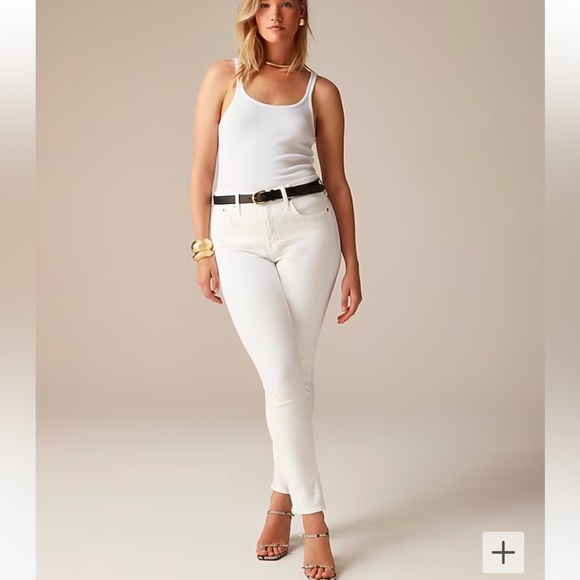 NWT! J.Crew 9" toothpick jean in white wash. Size 29
MSRP $128 - Picture 3 of 5